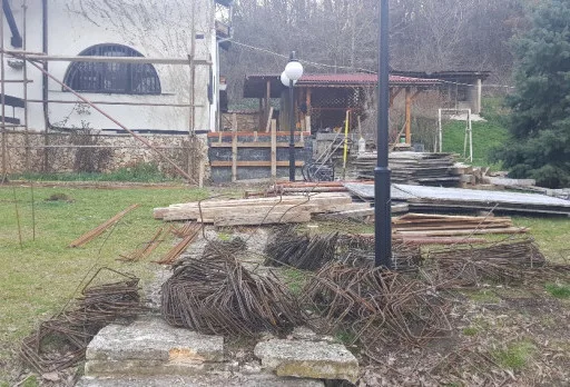 Wiederaufbau und Erweiterung einer Hütte bei Albena