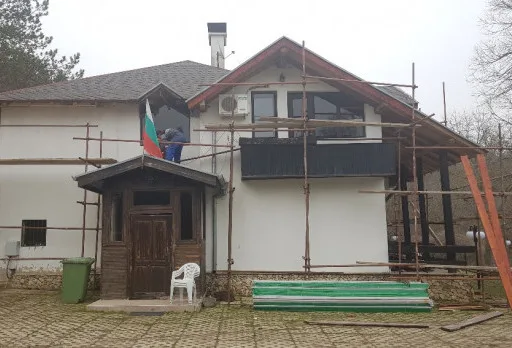 Wiederaufbau und Erweiterung einer Hütte bei Albena