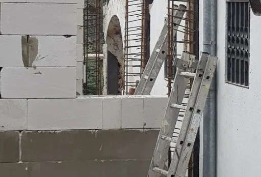 Wiederaufbau und Erweiterung einer Hütte bei Albena