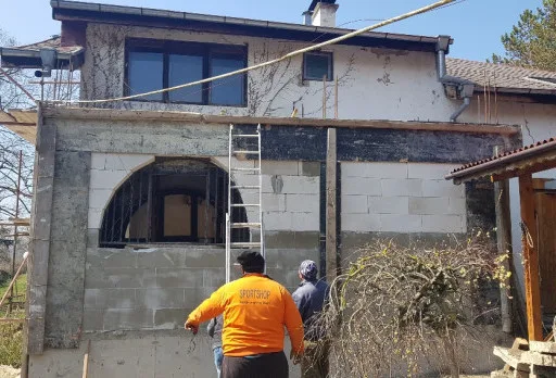 Wiederaufbau und Erweiterung einer Hütte bei Albena