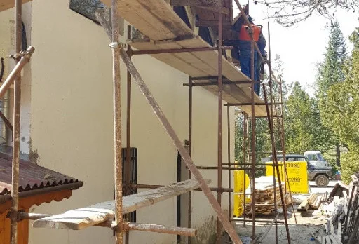 Wiederaufbau und Erweiterung einer Hütte bei Albena