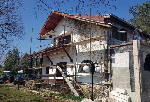 Wiederaufbau und Erweiterung einer Hütte bei Albena