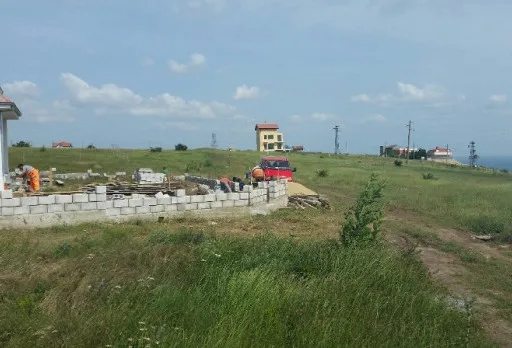 Строителство на ограда и дренаж до Каварна