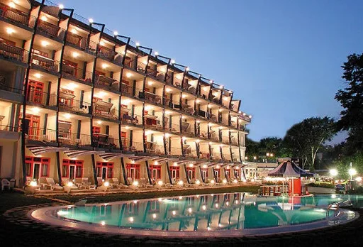 Bau- und Reparaturarbeiten an einem Hotel in Golden Sands