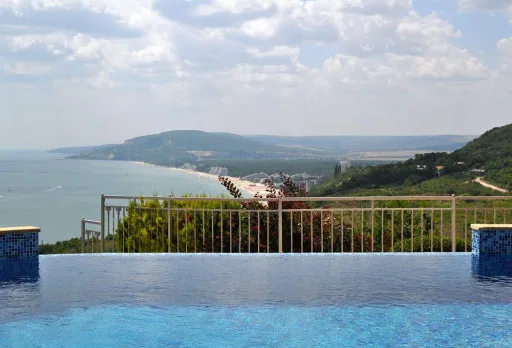 Строителство на инфинити басейн в Балчик, Албена