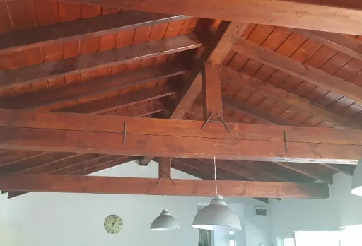Bau- und Reparaturarbeiten an einem Haus bei Krapets
