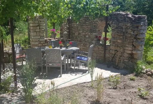 Bau- und Reparaturarbeiten an einem Haus bei Krapets