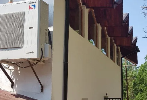 Wiederaufbau und Erweiterung einer Hütte bei Albena