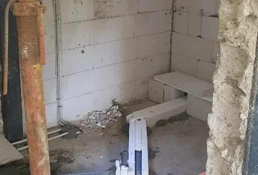 Wiederaufbau und Erweiterung einer Hütte bei Albena