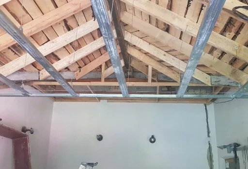 Wiederaufbau und Erweiterung einer Hütte bei Albena