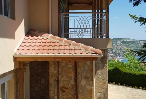 Innenanstrich und Reparaturarbeiten in einer Villa in Balchik