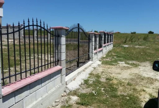 Строителство на ограда и дренаж до Каварна