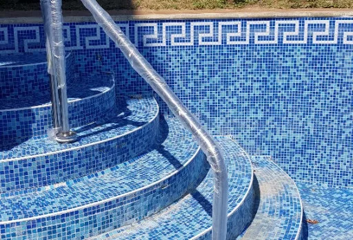 Ремонтни работи на басейн във Варна