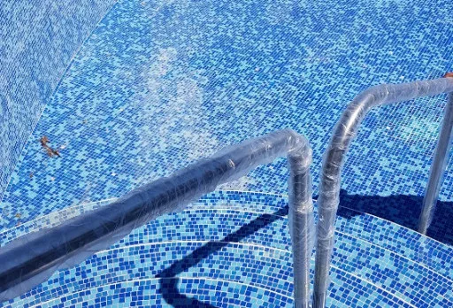 Ремонтни работи на басейн във Варна