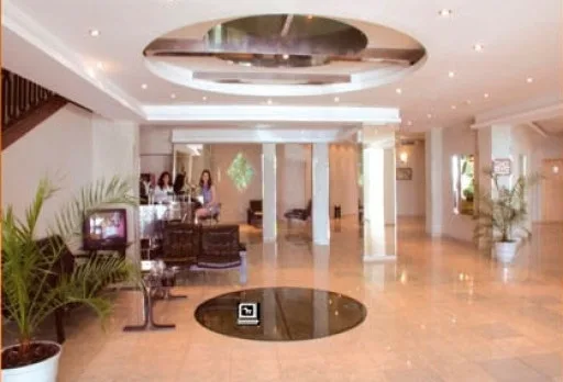 Bau- und Reparaturarbeiten an einem Hotel in Golden Sands