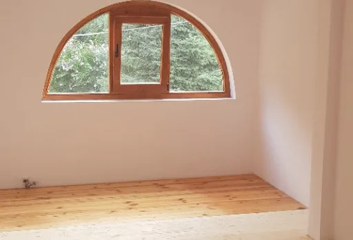 Wiederaufbau und Erweiterung einer Hütte bei Albena