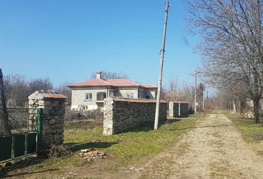 Строителство на масивна ограда в с. Бежаново до Дуранкулак