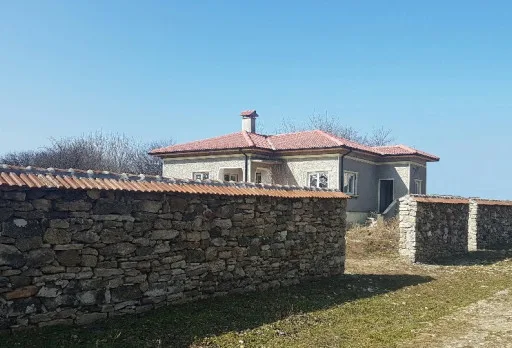 Строителство на масивна ограда в с. Бежаново до Дуранкулак