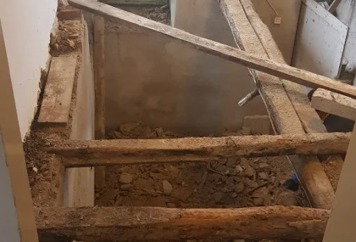Bau eines neuen Stockwerks in einem Haus bei General Toshevo