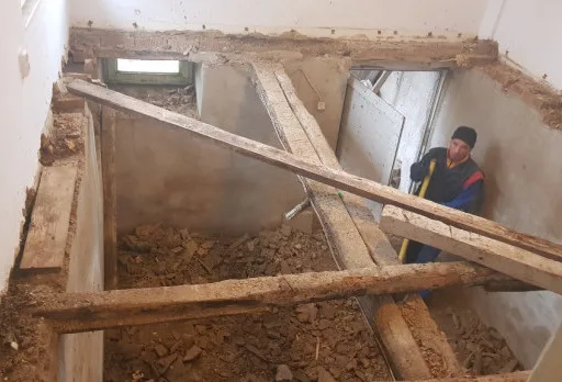 Bau eines neuen Stockwerks in einem Haus bei General Toshevo