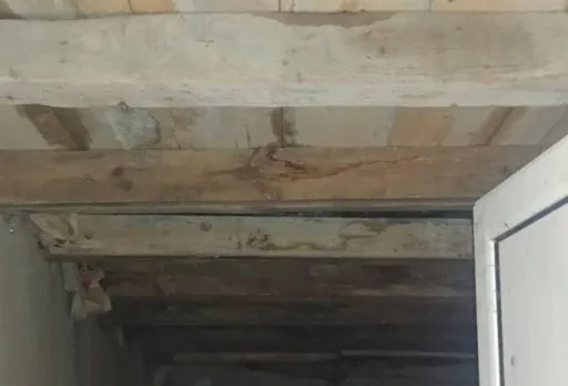 Bau eines neuen Stockwerks in einem Haus bei General Toshevo
