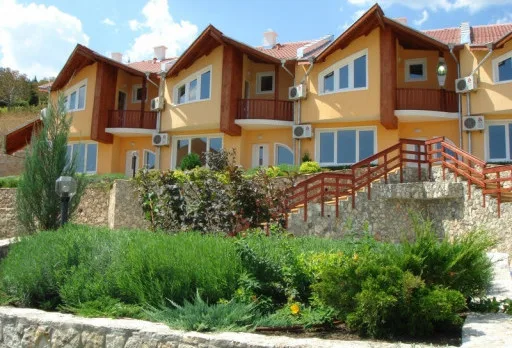 Строителство на 8 къщи в Балчик, с. Рогачево