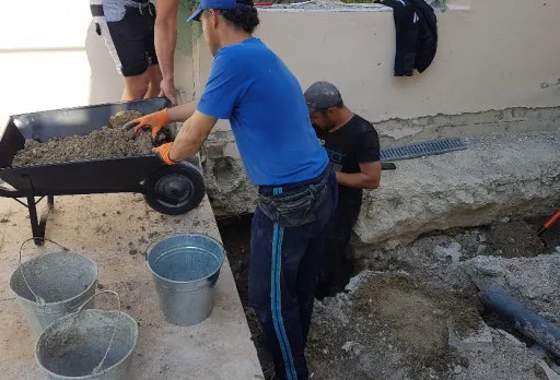 Строителни и ремонтни работи и полагане на PVC тръби за отводняване в Албена