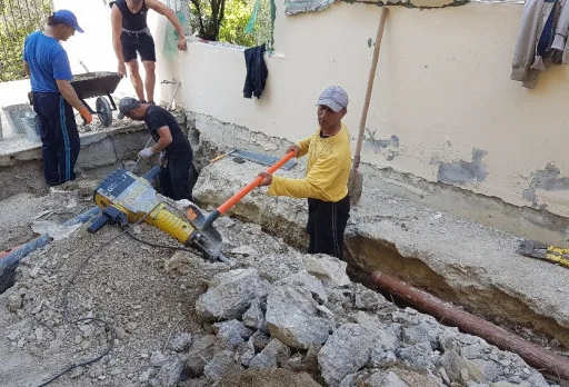 Строителни и ремонтни работи и полагане на PVC тръби за отводняване в Албена