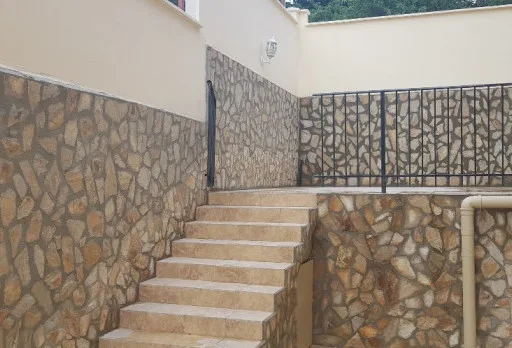 Цокъл от гнайс по ограда на къща до Албена