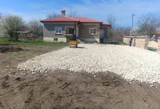 Направа на алея от чакъл до Дуранкулак