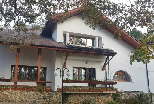 Wiederaufbau und Erweiterung einer Hütte bei Albena
