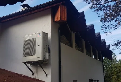 Wiederaufbau und Erweiterung einer Hütte bei Albena