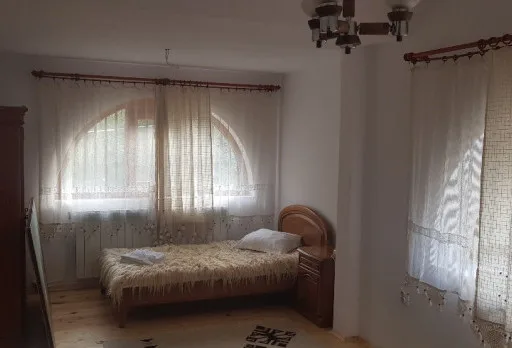 Wiederaufbau und Erweiterung einer Hütte bei Albena