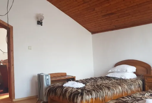 Wiederaufbau und Erweiterung einer Hütte bei Albena