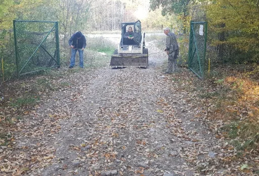 Направа на път от трошен камък и бетонно корито до с. Батово