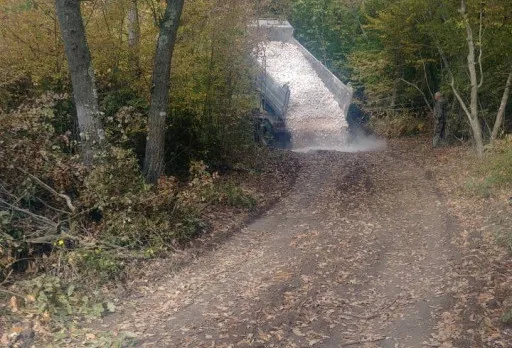 Направа на път от трошен камък и бетонно корито до с. Батово