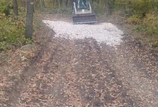 Направа на път от трошен камък и бетонно корито до с. Батово