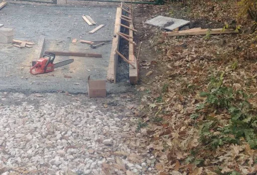 Направа на път от трошен камък и бетонно корито до с. Батово