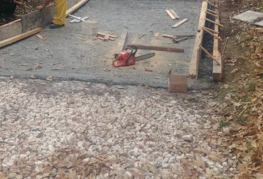 Направа на път от трошен камък и бетонно корито до с. Батово