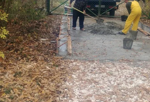 Направа на път от трошен камък и бетонно корито до с. Батово