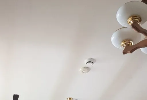 Reparaturarbeiten in einem Essbereich in einer Villa in Varna