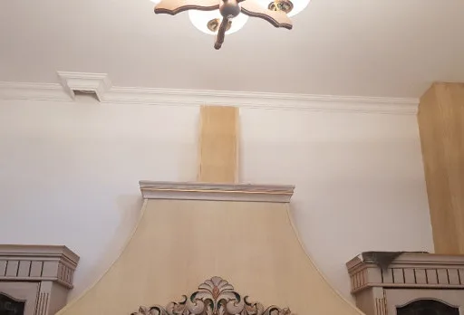 Reparaturarbeiten in einem Essbereich in einer Villa in Varna