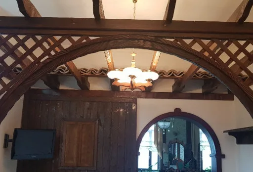 Reparaturarbeiten in einem Essbereich in einer Villa in Varna