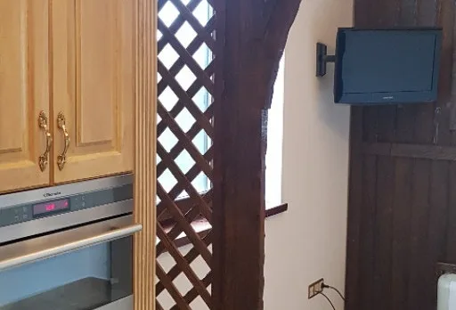Reparaturarbeiten in einem Essbereich in einer Villa in Varna