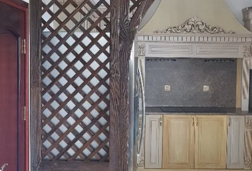 Reparaturarbeiten in einem Essbereich in einer Villa in Varna