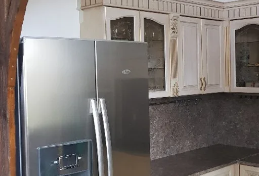 Reparaturarbeiten in einem Essbereich in einer Villa in Varna