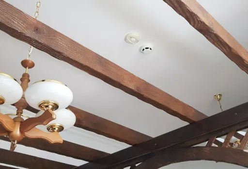 Reparaturarbeiten in einem Essbereich in einer Villa in Varna
