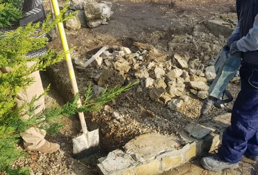 Строителство на каменна ограда, площадка за барбекю и подпорна стена до Албена