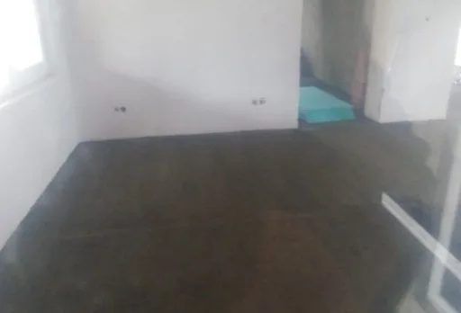 Bodendämmung und Estrichverlegung im Raum Balchik