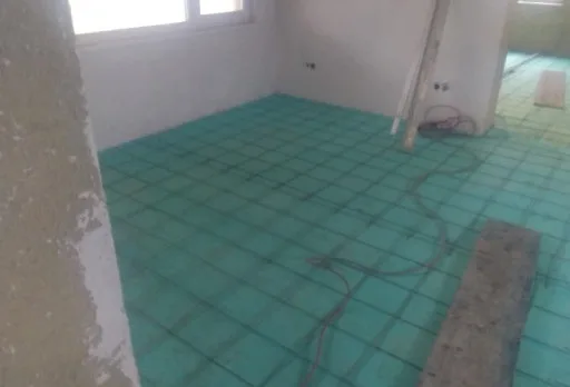 Bodendämmung und Estrichverlegung im Raum Balchik